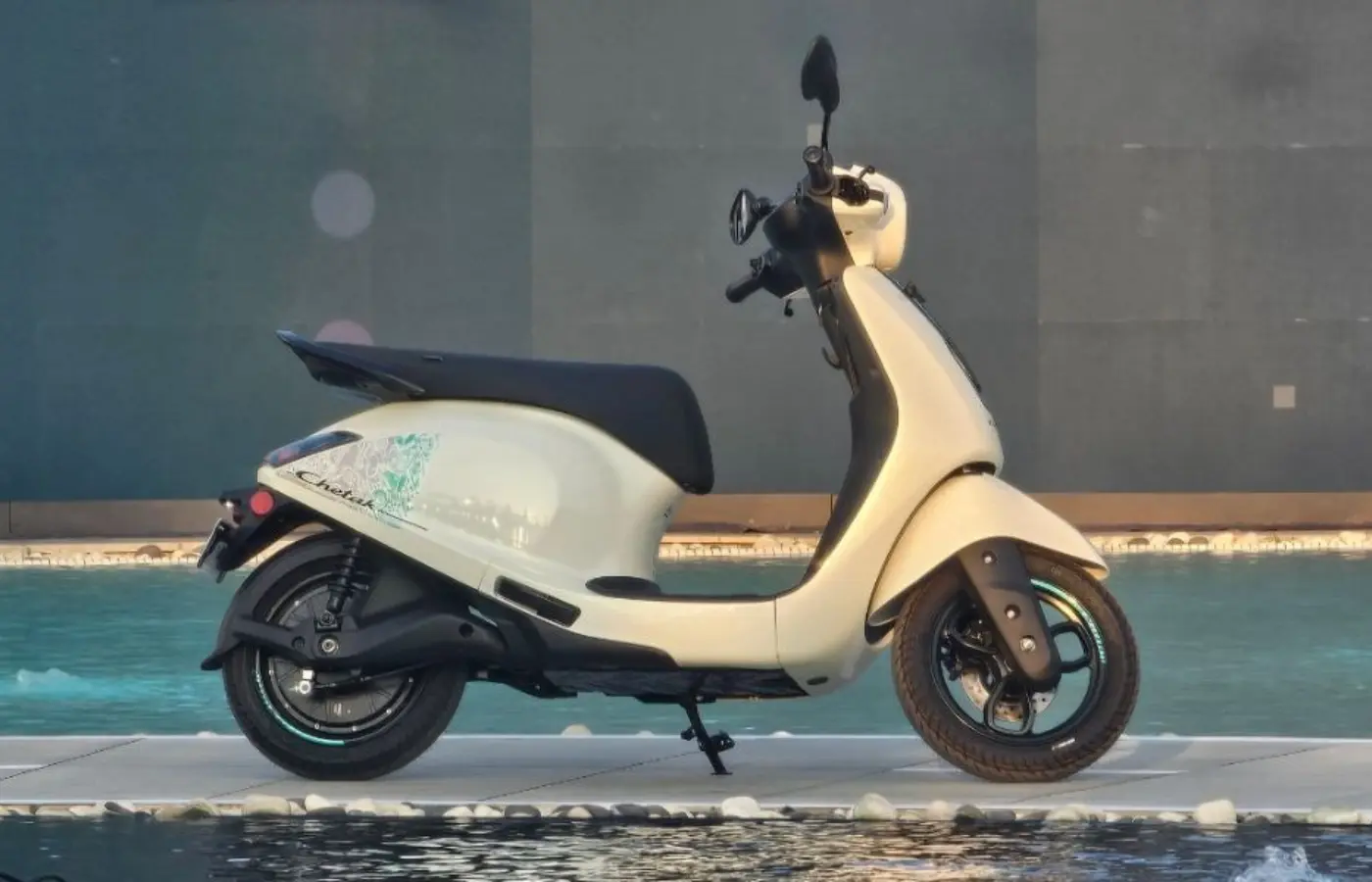 Bajaj Chetak C2501 launched